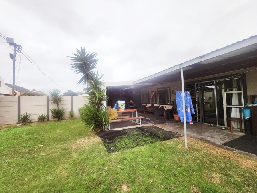 To Let 3 Bedroom Property for Rent in Bothasig Western Cape
